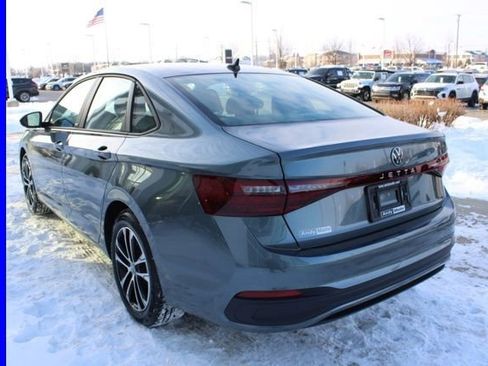 Used 2025 Volkswagen Jetta Sport image 4