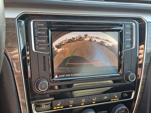 Used 2016 Volkswagen Passat 1.8T SE w/ Lighting Package (P06) image 18