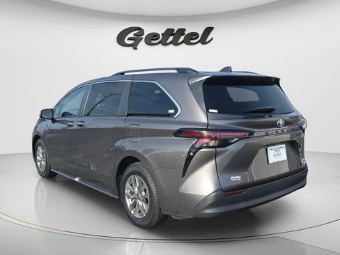 Used 2023 Toyota Sienna XLE FWD image 7