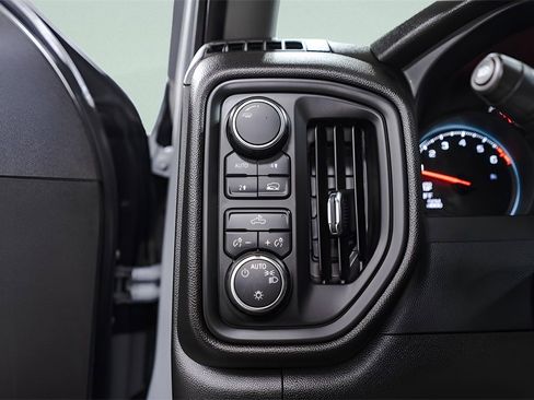 Used 2024 Chevrolet Silverado 1500 Custom image 19