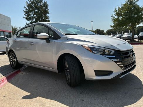 Used 2025 Nissan Versa SV FWD image 4