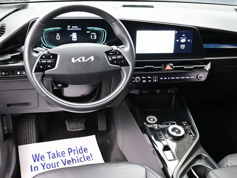 Used 2023 Kia Niro EX image 31