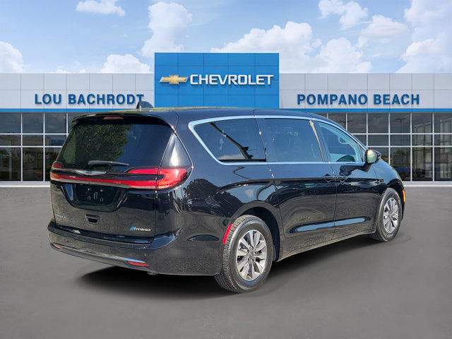 Used 2024 Chrysler Pacifica Limited FWD image 3