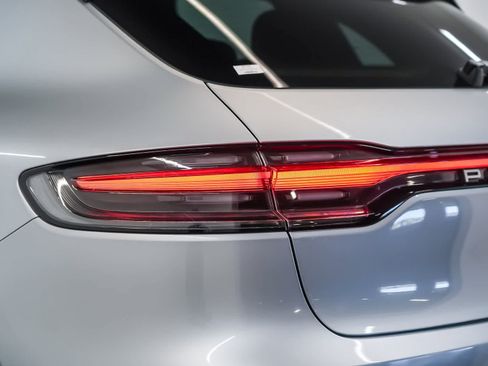 Certified 2023 Porsche Macan AWD/4WD image 15