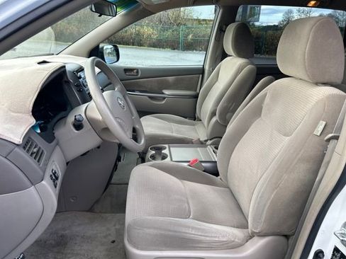 Used 2009 Toyota Sienna CE image 16
