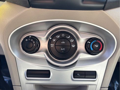 Used 2014 Ford Fiesta SE image 21