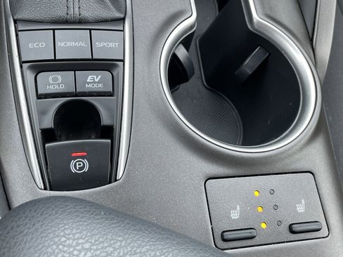 Used 2022 Toyota Camry LE image 25