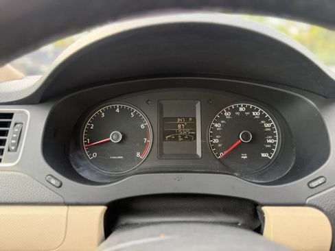 Used 2011 Volkswagen Jetta SE FWD image 11