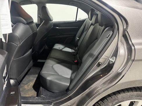 Used 2024 Toyota Camry SE image 9