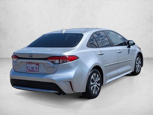Used 2022 Toyota Corolla LE FWD image 5