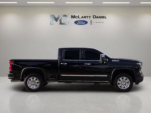 Used 2024 Chevrolet Silverado 2500 High Country w/ High Country Premium Package AWD/4WD image 6