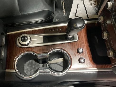 Used 2017 Nissan Pathfinder Platinum image 5