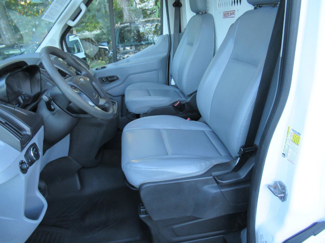 Used 2018 Ford Transit 250 148 Medium Roof RWD image 7