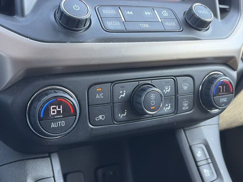 Used 2019 GMC Acadia Denali w/ Technology Package AWD/4WD image 33