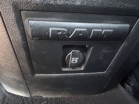 Used 2017 RAM 1500 Classic SLT RWD image 20