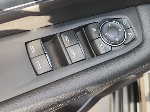 Used 2025 GMC Yukon Denali AWD/4WD image 23