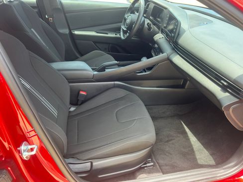 Used 2025 Hyundai Elantra Sport FWD image 12