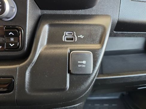Used 2025 RAM ProMaster 2500 w/ Convenience Group FWD image 15