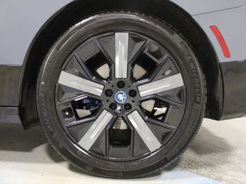 Used 2022 BMW iX xDrive50 w/ Premium Package image 26