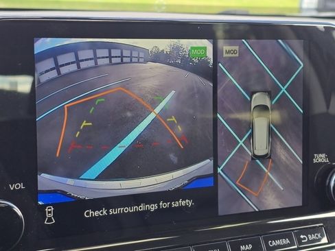 Used 2023 Nissan Rogue SL w/ SL Premium Package image 10