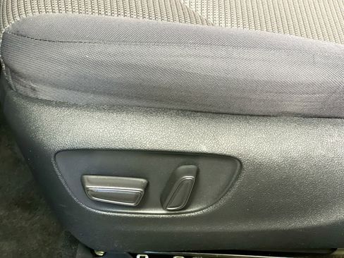 Used 2023 Toyota Highlander LE FWD image 15