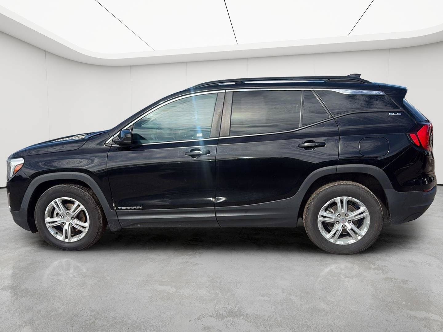 Used 2021 GMC Terrain SLE w/ Driver Convenience Package FWD image 7