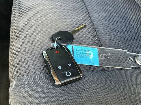 Used 2018 Chevrolet Silverado 1500 LT w/ Texas Edition image 19