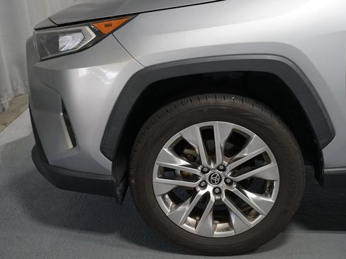 Used 2021 Toyota RAV4 XLE Premium FWD image 5