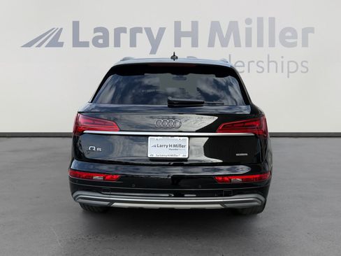 Used 2021 Audi Q5 Premium w/ Convenience Package image 4