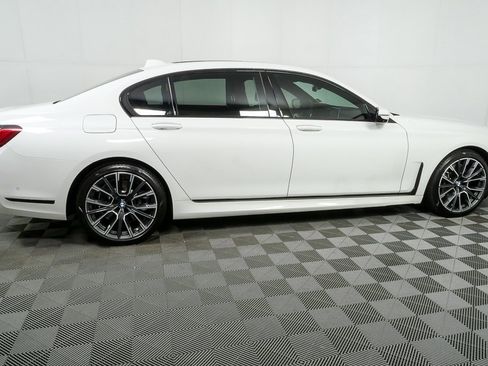 Used 2022 BMW 750i xDrive 750i xDrive w/ Luxury Rear Seating Package image 2