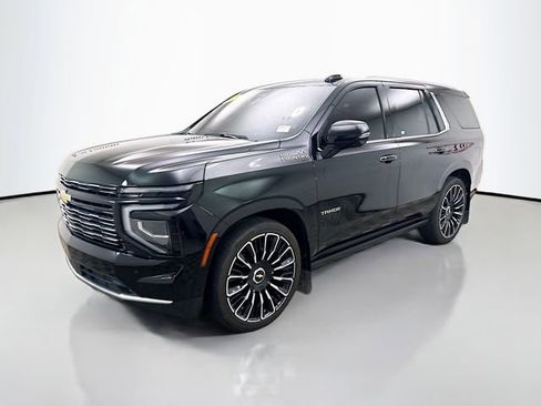 Used 2025 Chevrolet Tahoe High Country AWD/4WD image 3