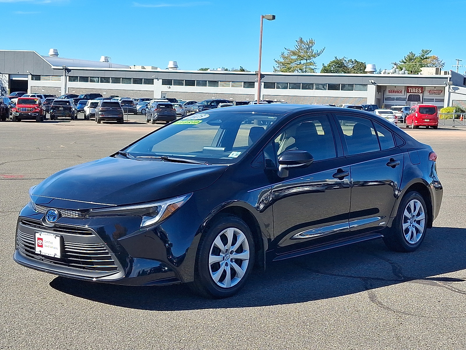 Certified 2025 Toyota Corolla LE AWD/4WD image 3