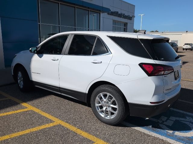 Used 2024 Chevrolet Equinox LT AWD/4WD image 2