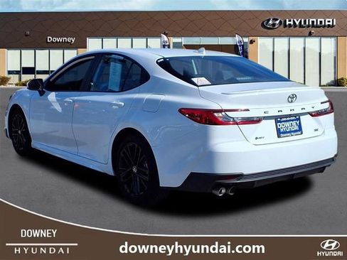 Used 2025 Toyota Camry SE image 6