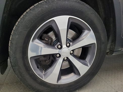 Used 2019 Jeep Cherokee Limited AWD/4WD image 31