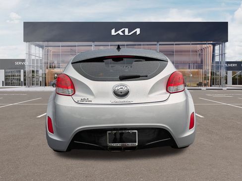 Used 2017 Hyundai Veloster Value Edition w/ Graphic Package (Lower Body) FWD image 5
