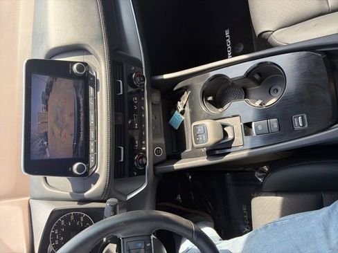 Used 2023 Nissan Rogue SV w/ SV Premium B Package image 29