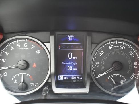 Used 2018 Toyota Tacoma TRD Off-Road w/ Technology Package AWD/4WD image 20