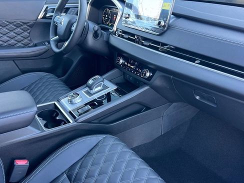 New 2025 Mitsubishi Outlander SEL image 18