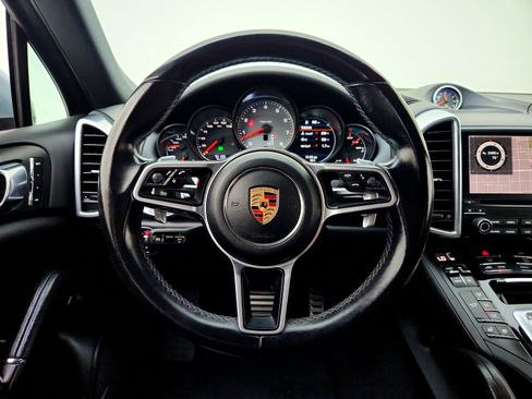 Used 2018 Porsche Cayenne S image 18