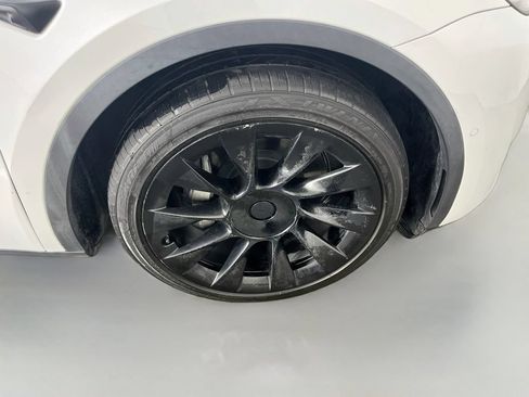 Used 2022 Tesla Model Y Long Range AWD/4WD image 36