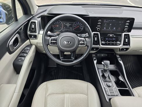 Used 2021 Kia Sorento S w/ Panoramic Sunroof Package FWD image 14