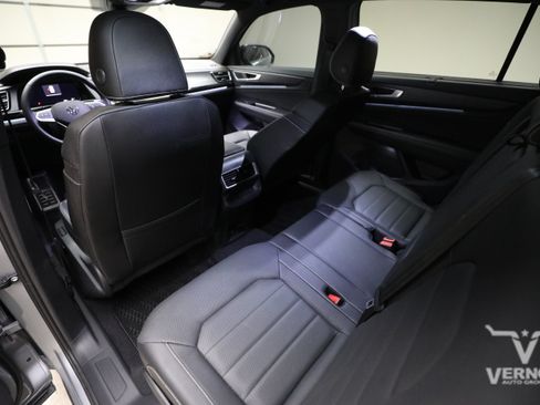 Used 2026 Volkswagen Atlas Cross Sport SEL R-Line AWD/4WD image 9