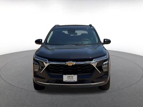 Used 2025 Chevrolet Trax LT FWD image 4