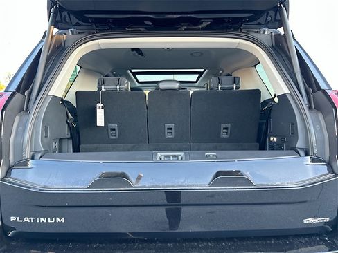 Used 2025 Ford Expedition Platinum image 16