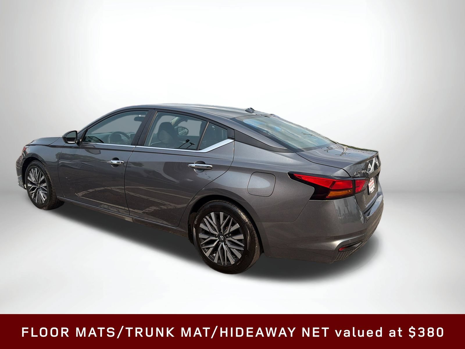Used 2025 Nissan Altima 2.5 SV FWD image 4