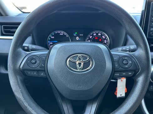 Used 2022 Toyota RAV4 LE image 22