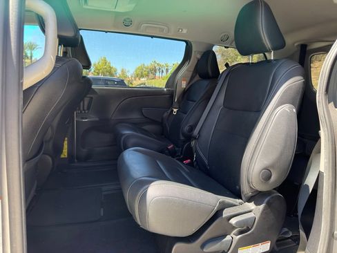 Used 2015 Toyota Sienna SE Premium FWD image 10