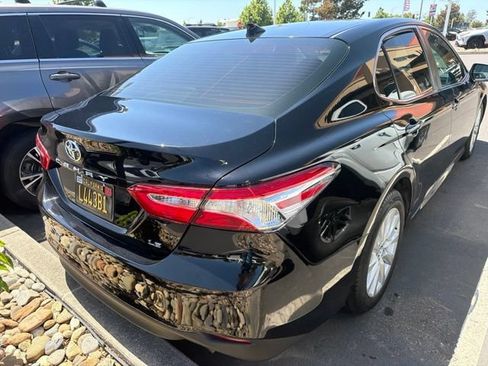 Used 2019 Toyota Camry LE FWD image 13