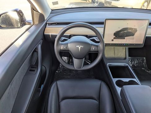 Used 2022 Tesla Model Y Long Range image 25